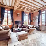 Luxurious 4 Bedroom Duplex, 200M From Place Morny